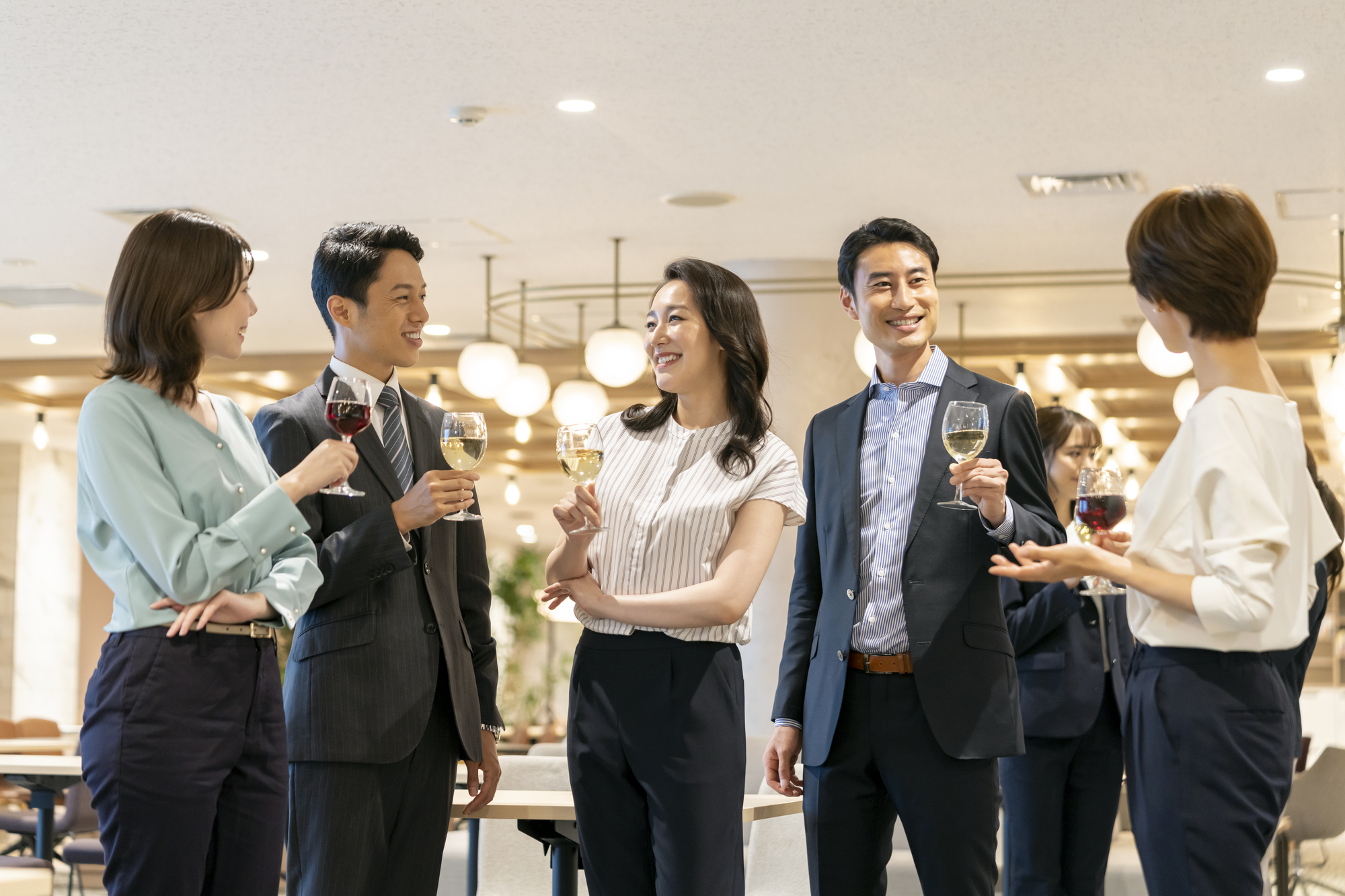 ７月２５日（金）１３：００～ 【上場企業･士業･公務員･自営業の紳士男性とオシャレ好きで優しい素敵女性の既婚者限定パーティー♪＠表参道】